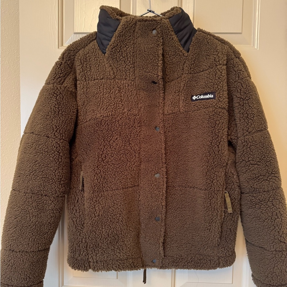 Columbia Women’s Lodge Baffled Sherpa Fleece Jacket - Picture 2 of 4
